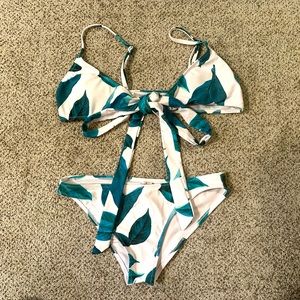 Cupshe Women's Size Small Bikini White with Green Leaves